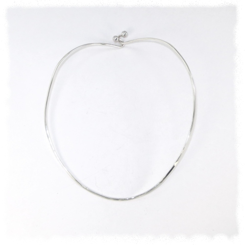 Round wire silver choker